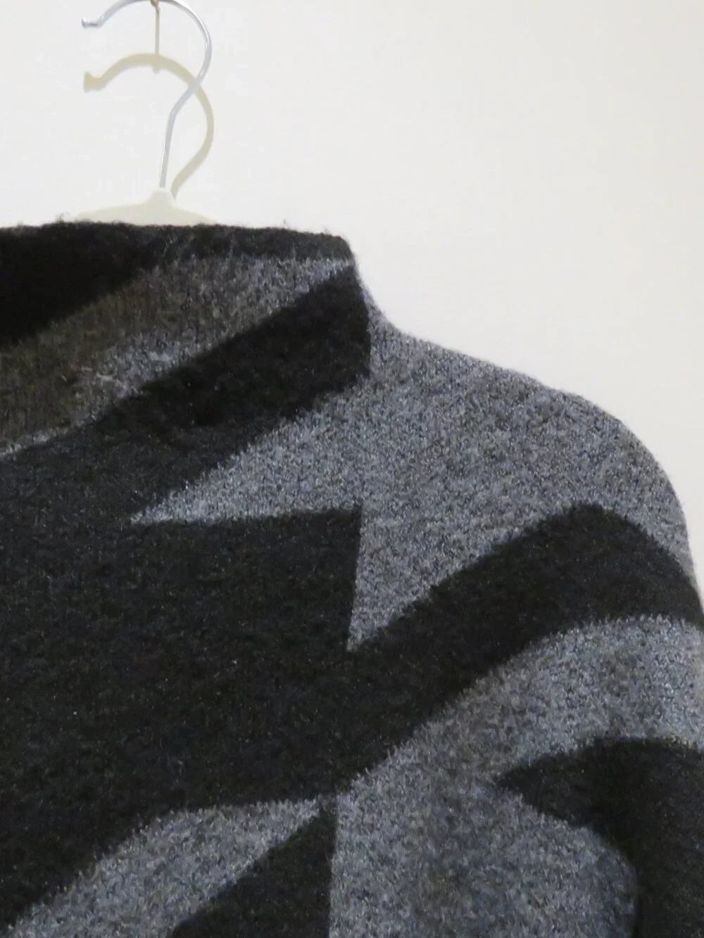 EVEREVE Brielle Large Houndstooth Pullover Mock Neck Sweater Medium Soft Comfy - Picture 12 of 14